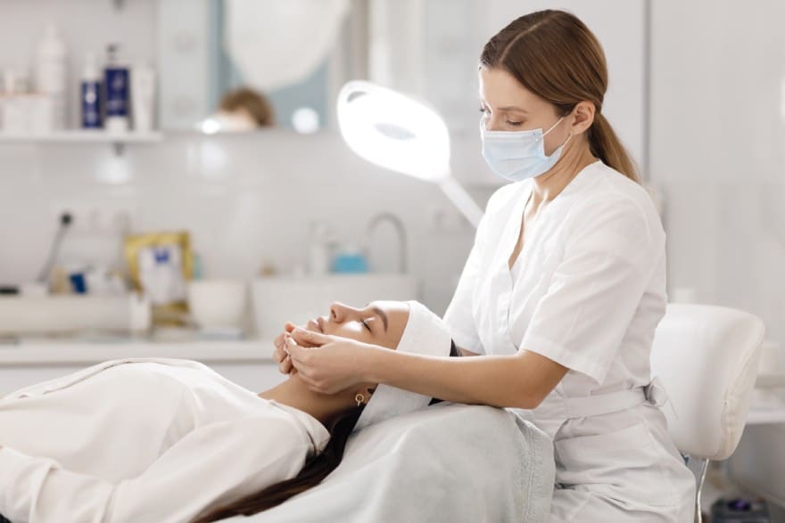 Quels avantages à recourir à une professionnelle de l’esthétique médicale ?
