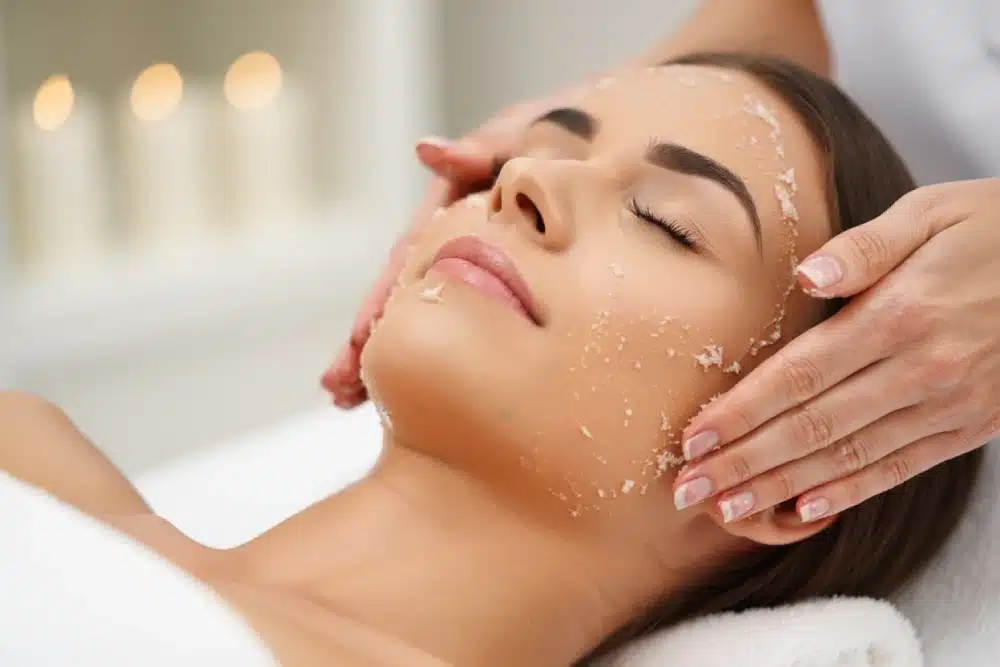 Les meilleurs soins pour enlever la peau morte du visage
