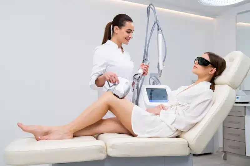 À quel âge envisager l’épilation laser pour une meilleure efficacité ?