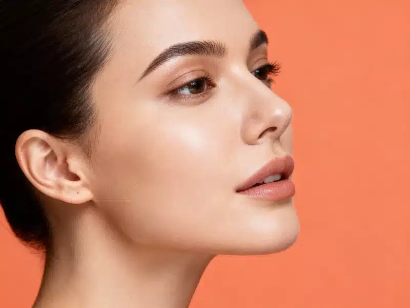 Profiloplastie sans chirurgie : redessiner son profil en douceur