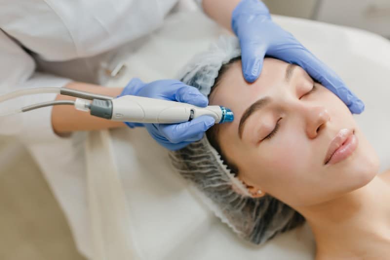 Traitement du visage et peau sèche : comment retrouver confort et éclat