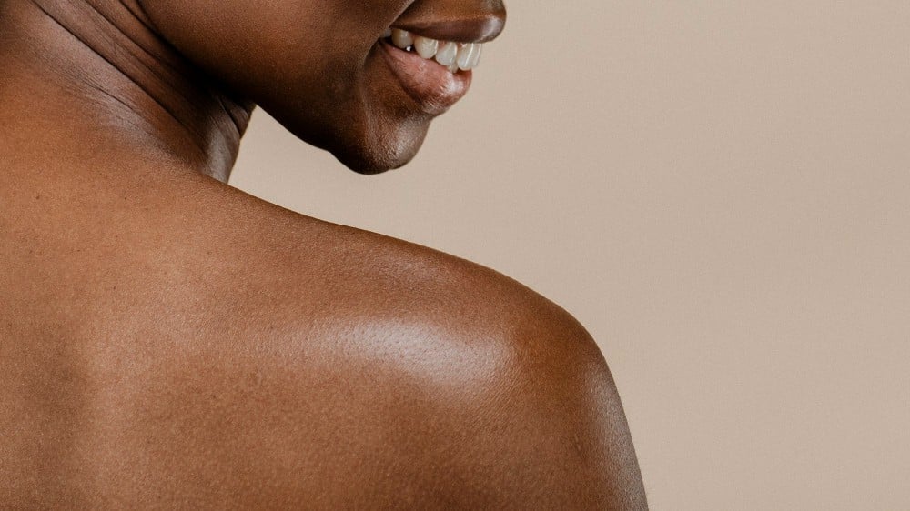 Détatouage peau noire : effacer votre tatouage au laser en toute sécurité